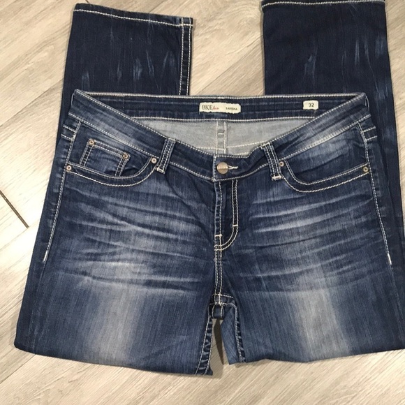 BKE DENIM SABRNA DarkWash Embroidered PicketStraight Leg Crops size 32 - Picture 2 of 11